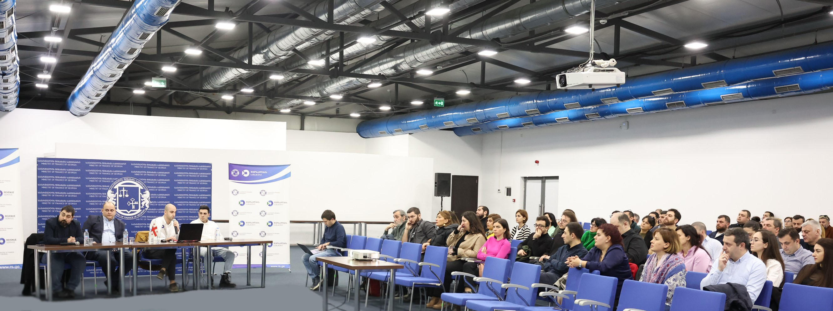 შემოსავლების სამსახურის  წარმომადგენლებმა საფინანსო სექტორს ანგარიშგების საერთო სტანდარტის (CRS) ტექნიკური  საკითხები გააცნეს