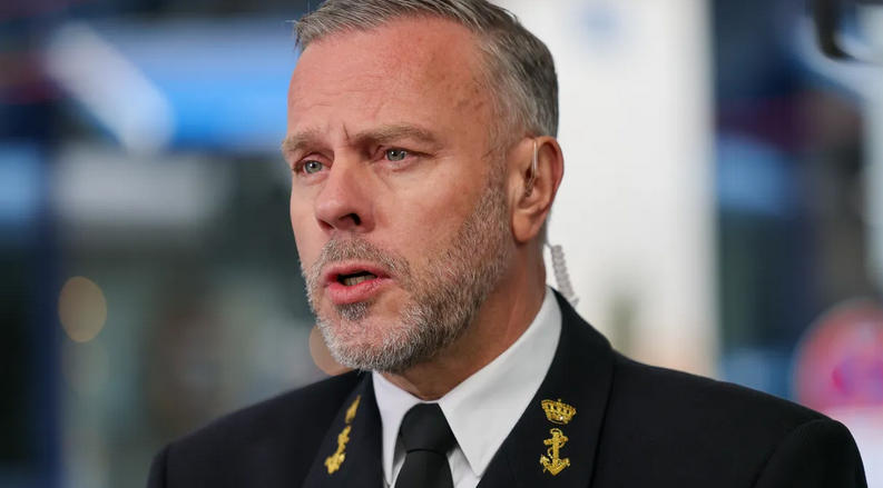 ნატო-ს სამხედრო კომიტეტის ხელმძღვანელი - უკრაინას მხოლოდ ყუმბარები არ სჭირდება, ადამიანები სჭირდება, რომლებიც დაღუპულებსა და დაჭრილებს შეცვლიან - ეს მობილიზაციას ნიშნავს