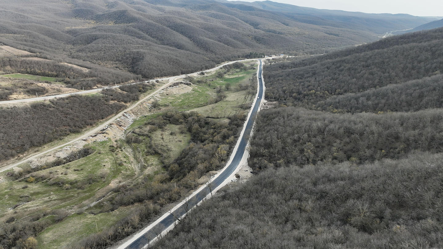 დედოფლისწყაროსა და სიღნაღის დამაკავშირებელი გზის რეაბილიტაცია მიმდინარეობს