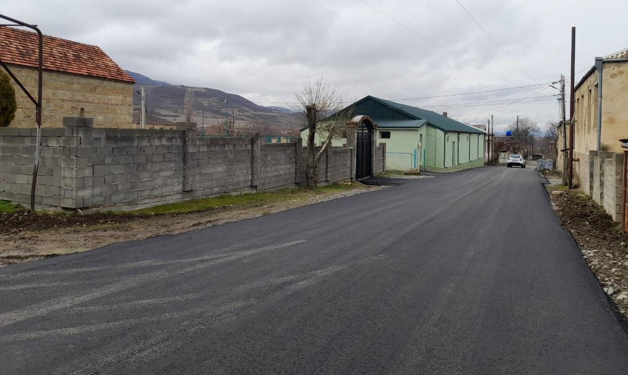 სკრასა და ბეთლემში სკოლასთან მისასვლელ გზებზე ასფალტის საფარი დაიგო