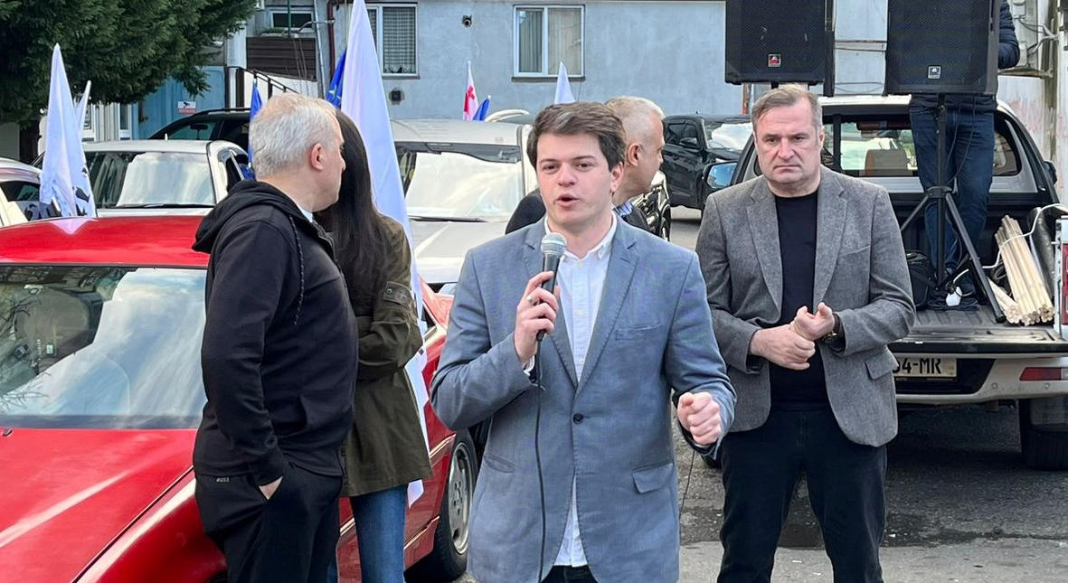 „ნაციონალური მოძრაობის“ ახალგაზრდული ორგანიზაციის მდივნის განცხადებით, მიხეილ სააკაშვილის გათავისუფლების მოთხოვნით 200 ათასამდე ხელმოწერა შეგროვდა