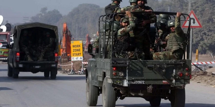 პაკისტანის საზღვაო ბაზაზე შეიარაღებული პირების თავდასხმის შედეგად ერთი სამხედრო დაიღუპა