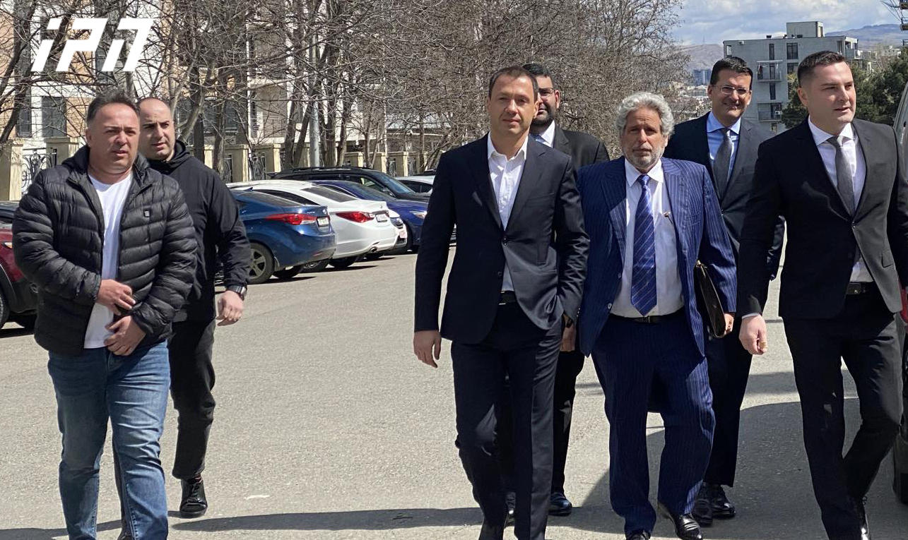 გიორგი ბაჩიაშვილი - ქართული მართლმსაჯულებისთვის მორიგი სამარცხვინო დღეა - უსამართლო პროცესი გრძელდება, რომელიც 1 წლის წინ დაიწყო და რომელსაც საფუძვლად მხოლოდ ბიძინა ივანიშვილის ზეპირი ჩვენება უდევს