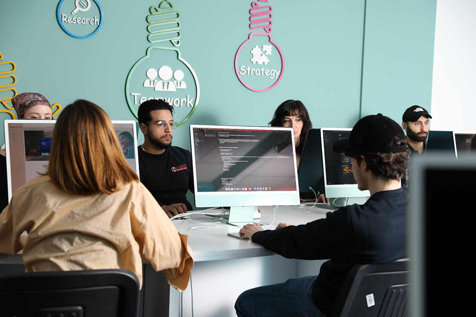 საქართველოს უნივერსიტეტი -  iOS LAB Apple ავტორიზებული სასწავლო ცენტრი