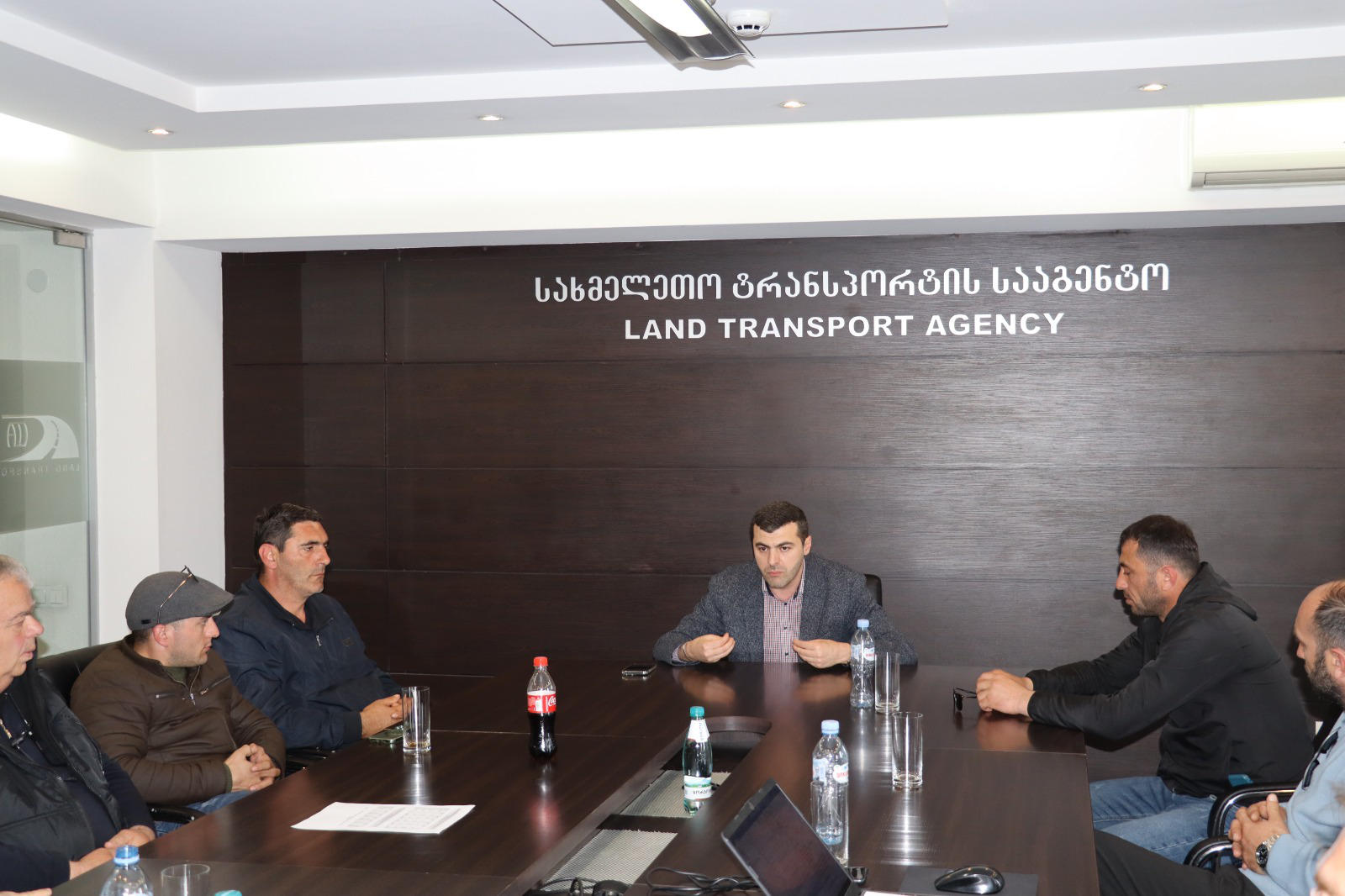 ეკონომიკის სამინისტრო - სახმელეთო ტრანსპორტის სააგენტოს ხელმძღვანელობასა და გადამზიდველთა შორის  შეთანხმება შედგა