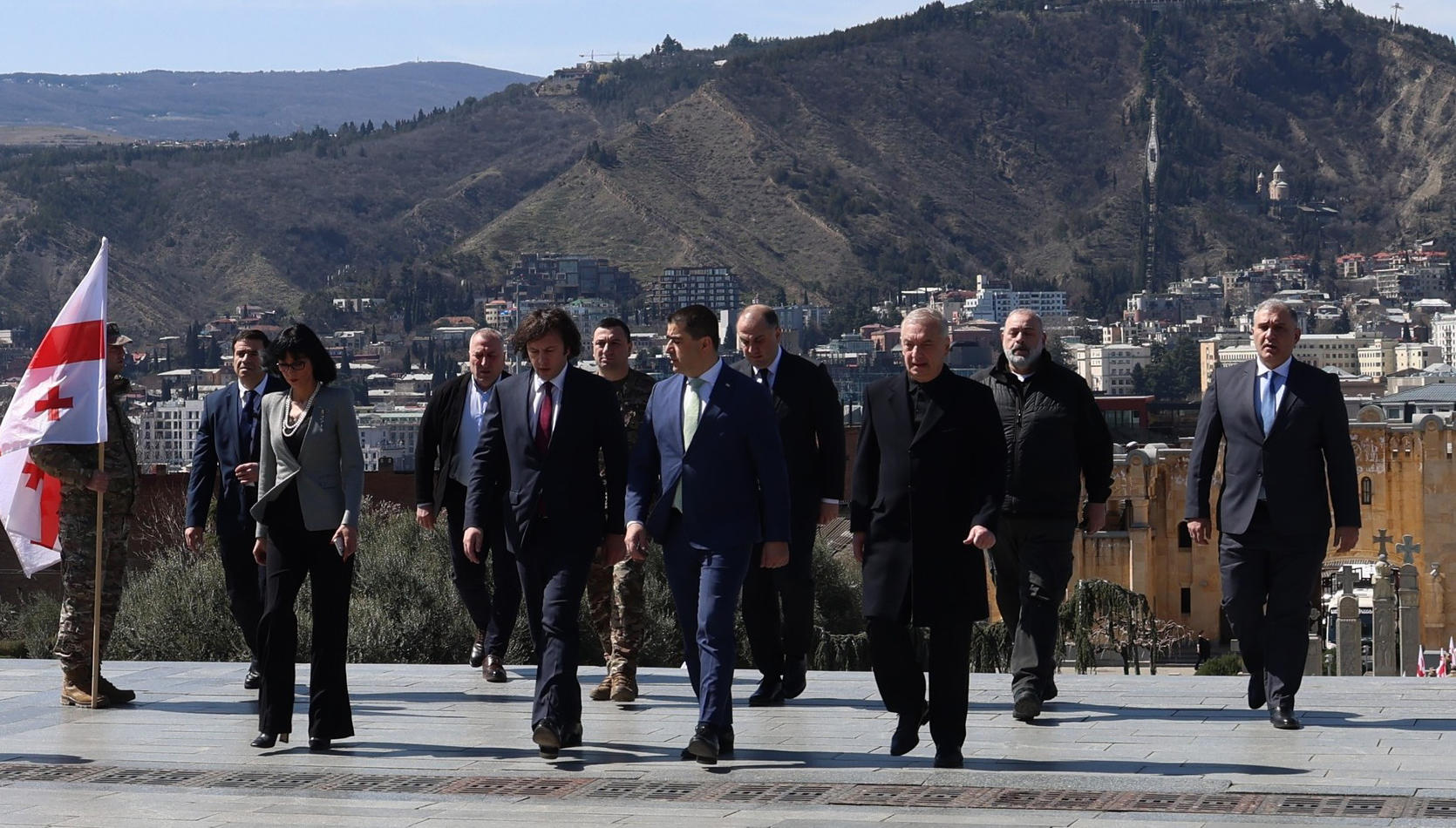 კობა კობალაძე სამების საპატრიარქო ტაძარში აფხაზეთიდან გადმოსვენებული პირების სამოქალაქო პანაშვიდს დაესწრო