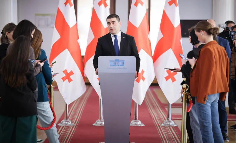 შალვა პაპუაშვილი პრეზიდენტზე - მას საკუთარი სახლის უკანა ბაღი ჰგონია პრეზიდენტის ადმინისტრაცია და პრეზიდენტის თანამდებობა - კიდევ ერთხელ აანონსებს კონსტიტუციის კიდევ ერთ დარღვევას
