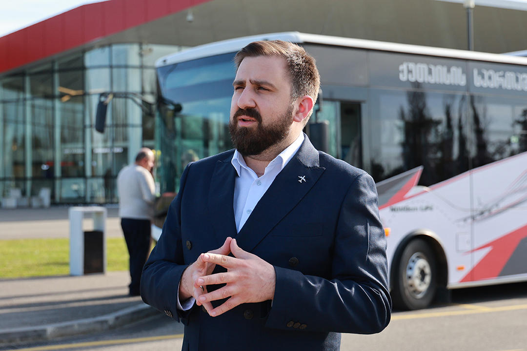 ირაკლი ქარქაშაძე - დაპირება, რომ გაზაფხულზე ქუთაისის აეროპორტის მგზავრებს ქალაქის ცენტრამდე ახალი ავტობუსები მოემსახურებოდა, შესრულებულია