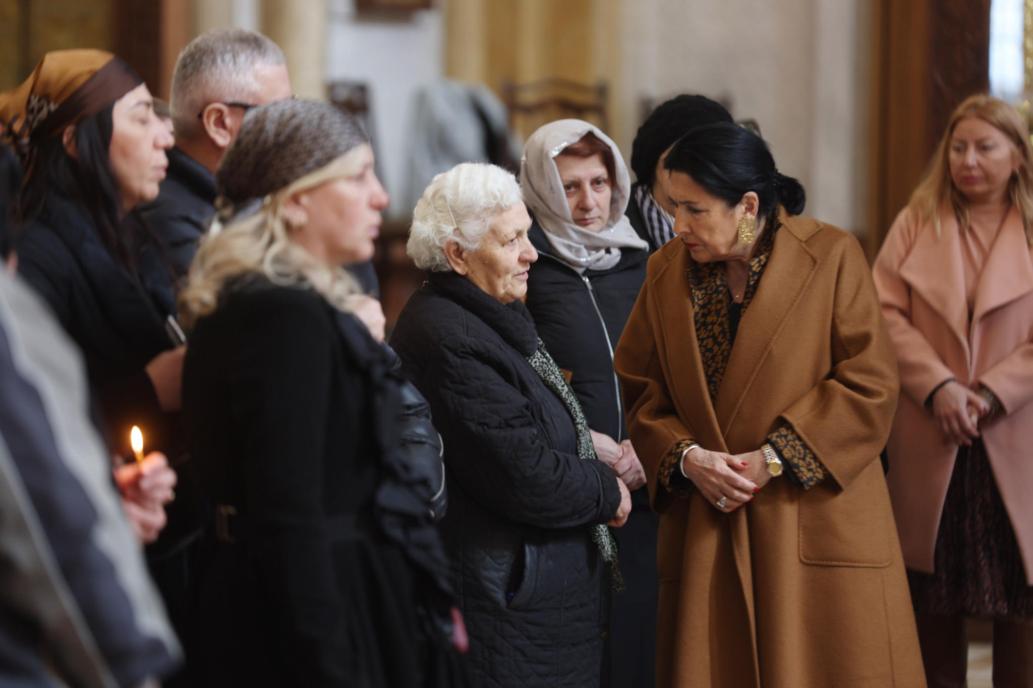 სალომე ზურაბიშვილი ოკუპირებული აფხაზეთიდან გადმოსვენებული პირების სამოქალაქო პანაშვიდს დაესწრო