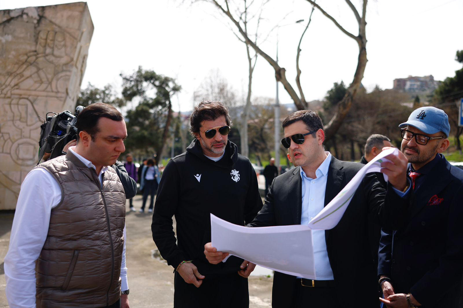 ვახტანგ გორგასლის ქუჩაზე არსებული შუა ზოლის რეაბილიტაცია მიმდინარეობს