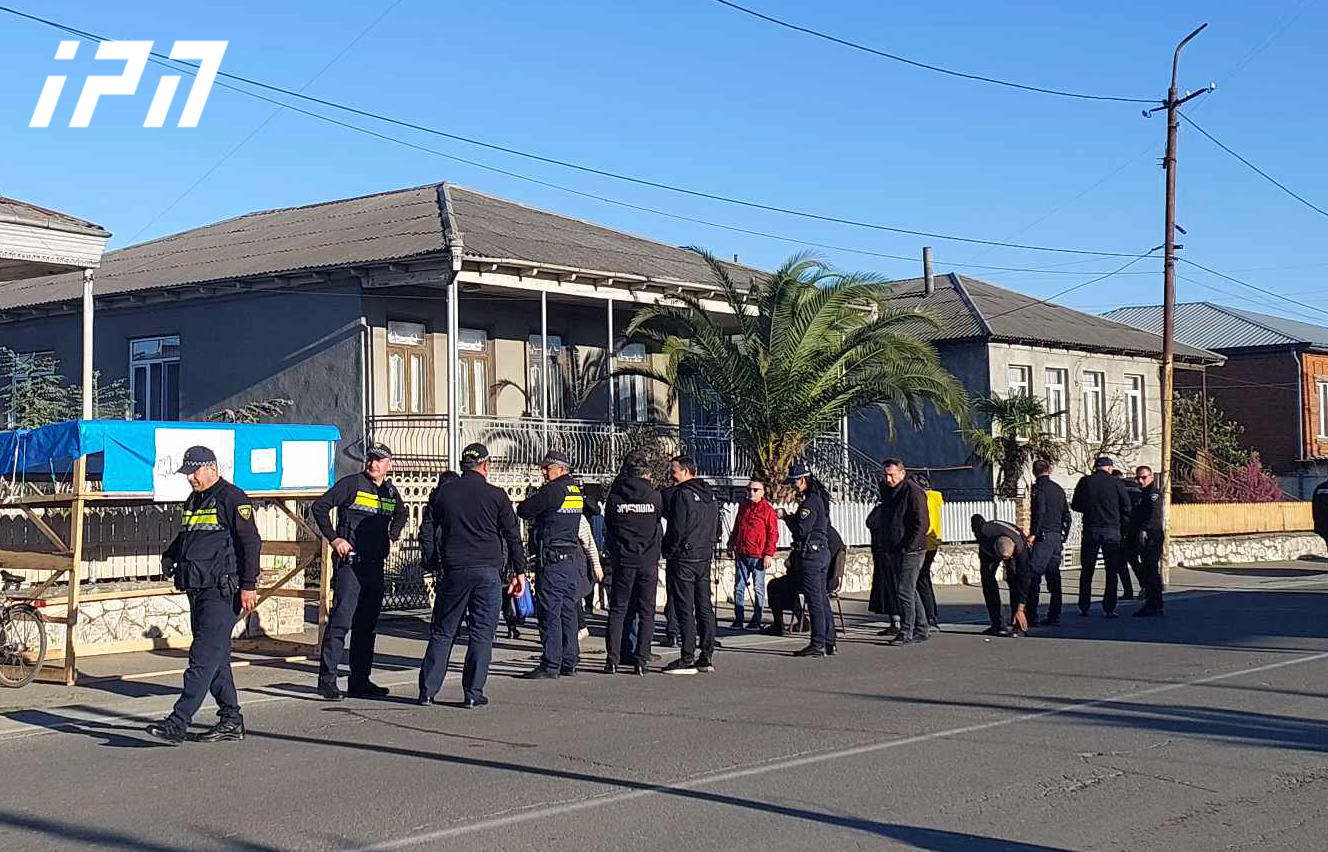 ფოთში აქცია ლოზუნგებით: „შეჩერდეს ტერმინალის მშენებლობა“, „ შეჩერდეს ტრაილერების მოძრაობა“ გაიმართა