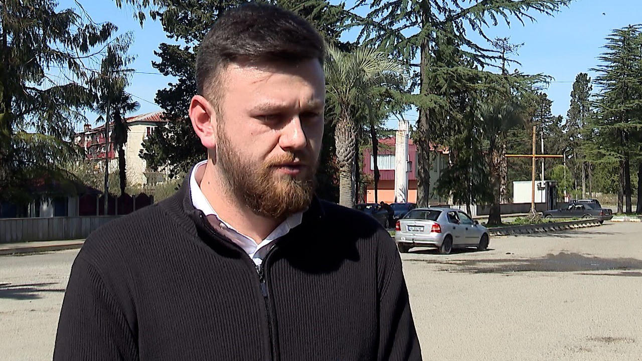 „ნაციონალური მოძრაობის“ წევრები ქობულეთში, სოფელ ხუცუბანში ავარიული გზის მოწესრიგებას ითხოვენ