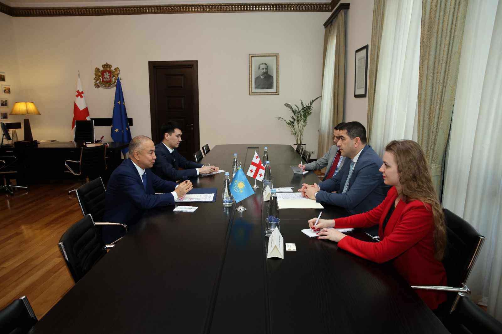 შალვა პაპუაშვილი საქართველოში ყაზახეთის რესპუბლიკის ელჩს შეხვდა