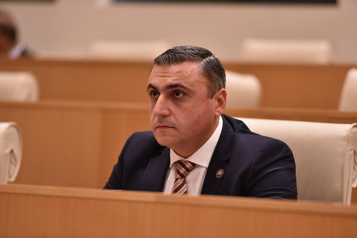 დავით მათიკაშვილი პრემიერის მიერ პროტესტის მონაწილეებისთვის დისკუსიის შეთავაზებაზე - მოისმინონ, რატომ არის ეს პროტესტი უსაფუძვლო, რომ ქვეყანა ევროპული გზით მიემართება და საგარეო ვექტორს ცვლილება არ განუცდია - მიხვდნენ, ქვეყანაში თუ რამეა პრობლემური, ესაა რადიკალური ოპოზიცია