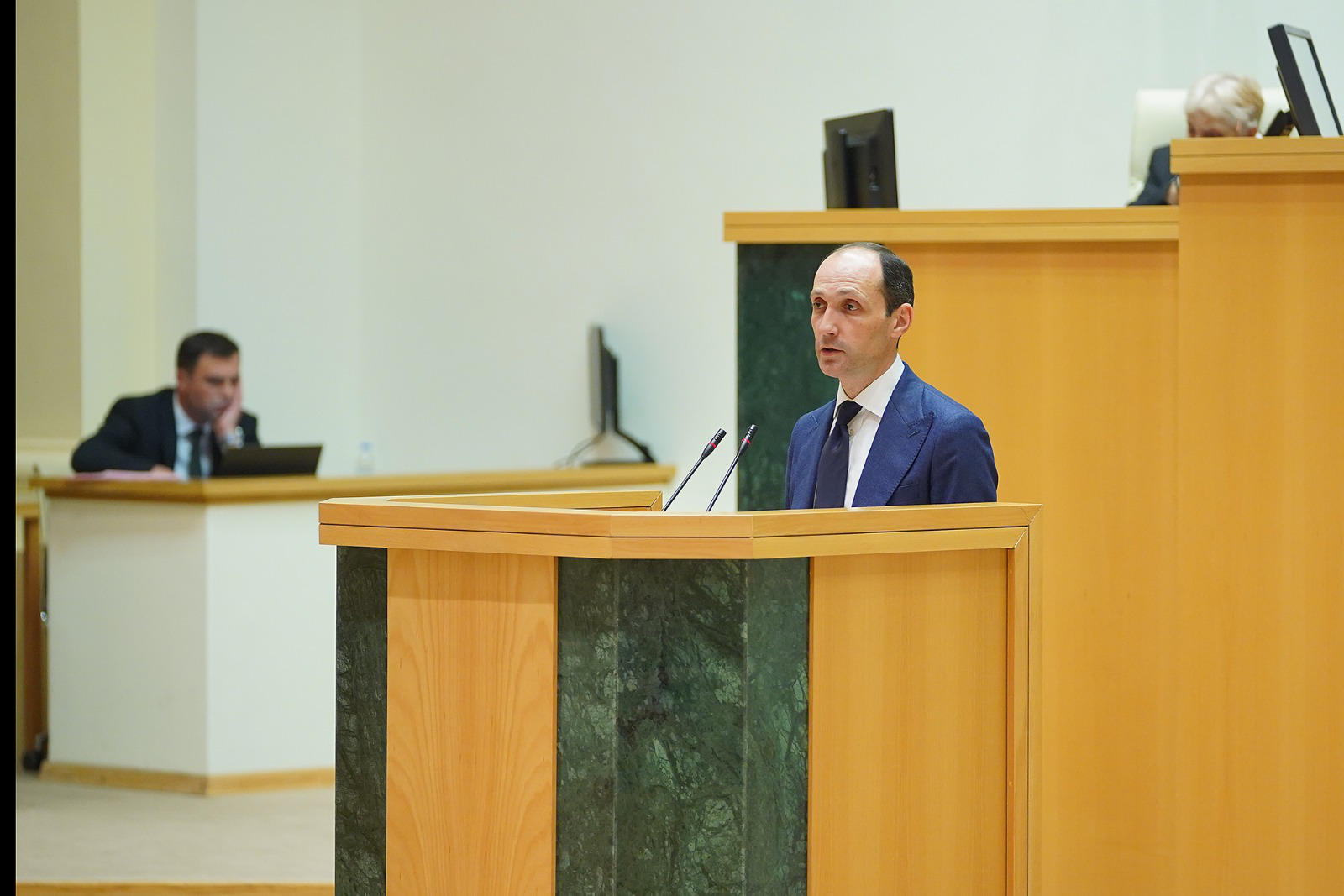 ლევან დავითაშვილი ლევან ბეჟაშვილს - რუსულ ავიაკომპანიასთან კომუნიკაციის შესახებ ინფორმაცია ჟურნალისტური ეთიკის სტანდარტების ღია დარღვევა  და ცრუ ინფორმაციის გავრცელება იყო
