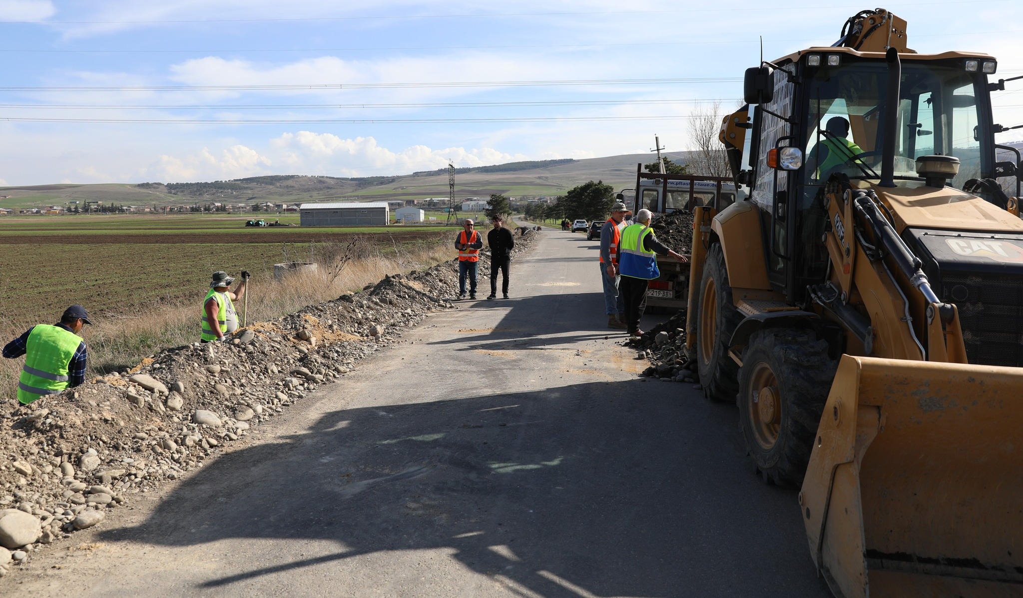 ვლადიმერ ხინჩეგაშვილმა სოფელ ნაწრეტში ახალი ჭაბურღილის მოწყობის სამუშაოები დაათვალიერა