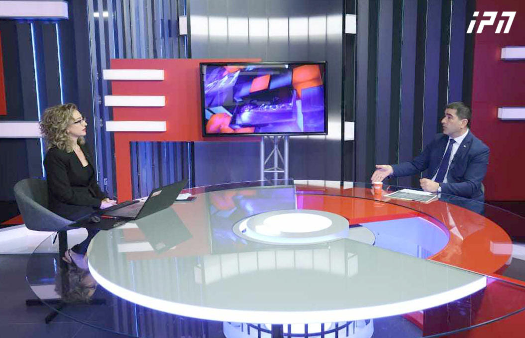 შალვა პაპუაშვილი - შარშან დიდი ტყუილი ითქვა და შემდეგ ბევრი თვალებში ვეღარ გვიყურებდა, დონორებისა და ზოგიერთი არასამთავრობო ორგანიზაციის ჩათვლით - ვისგან ფინანსდება „დროა“? -  „ევროპის დემოკრატიული ფონდისგან“, საიდან გავიგეთ ეს? - შემთხვევით, ხოშტარიას წამოსცდა