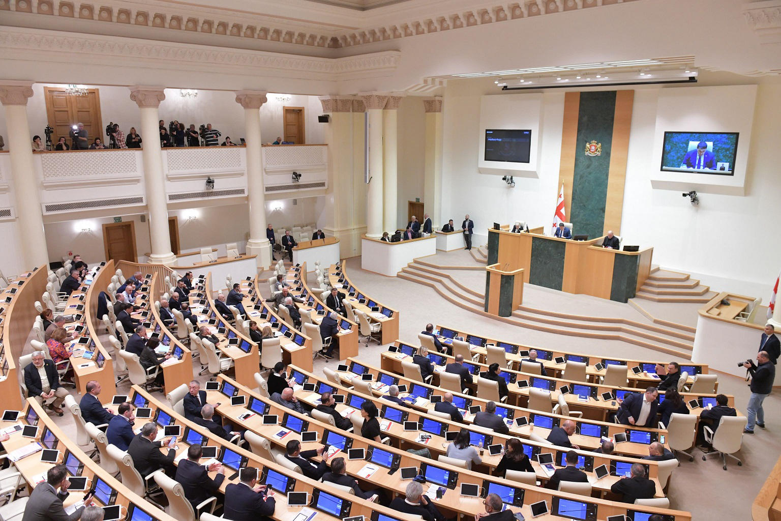 Парламент принял в первом чтении инициативу «Гирчи», которая предусматривает отмену обязательного гендерного квотирования в процессе формирования избирательных списков
