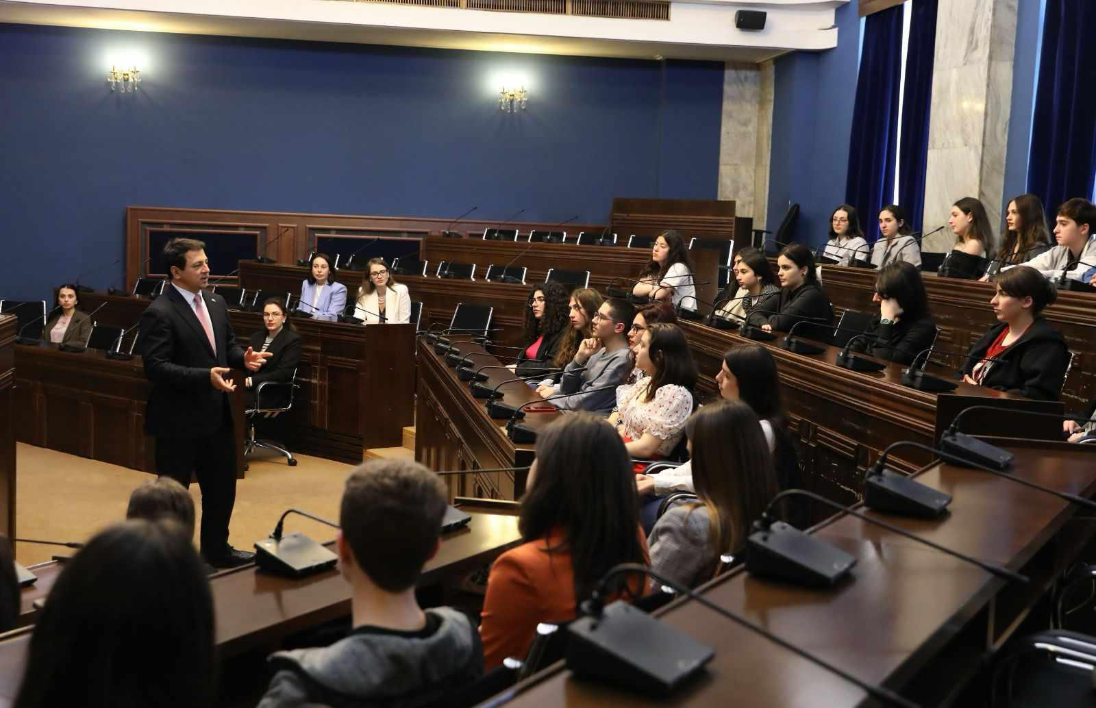 პარლამენტის ვიცე-სპიკერი არჩილ თალაკვაძე პროექტის „საქართველო და ევროკავშირი" მონაწილეებს შეხვდა
