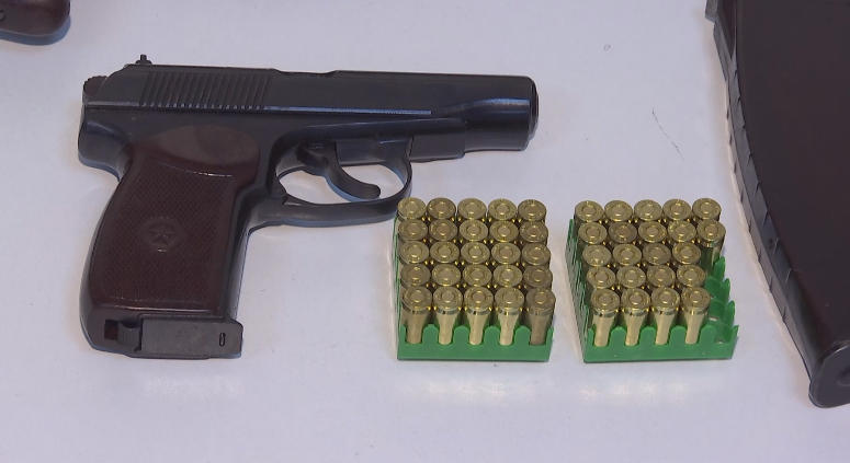 პოლიციამ თბილისსა და რეგიონებში უკანონო ცეცხლსასროლი იარაღი და საბრძოლო მასალა ამოიღო - დაკავებულია 13 პირი