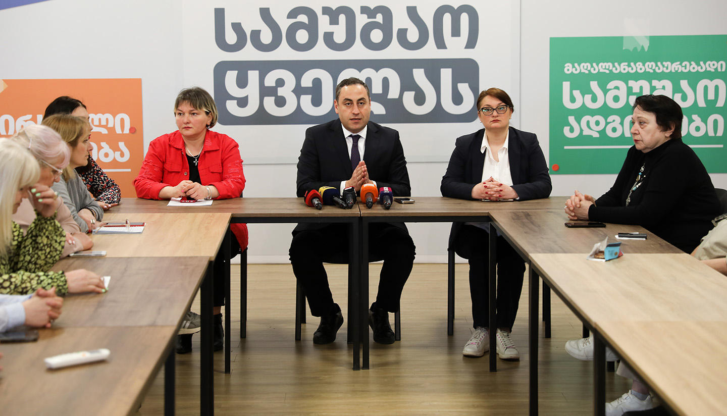 გიორგი ვაშაძე „ქართულ ოცნებას“ - ვინ ხართ, საიდან მოხვედით? ხან ვფიქრობ, სინდისი, ნამუსი აღარ შერჩათ ამ ადამიანებს - რატომ არის ასეთი დაბალი ანაზღაურება საბავშვო ბაღებში აღმზრდელებზე საქართველოს მასშტაბით?