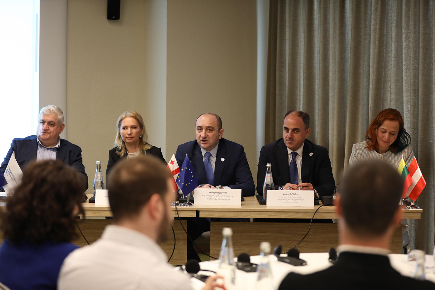 მარეგულირებელი ორგანოების მონაწილეობით კონკურენციის სამართლის აღსრულების საკითხებზე მრგვალი მაგიდა გაიმართა