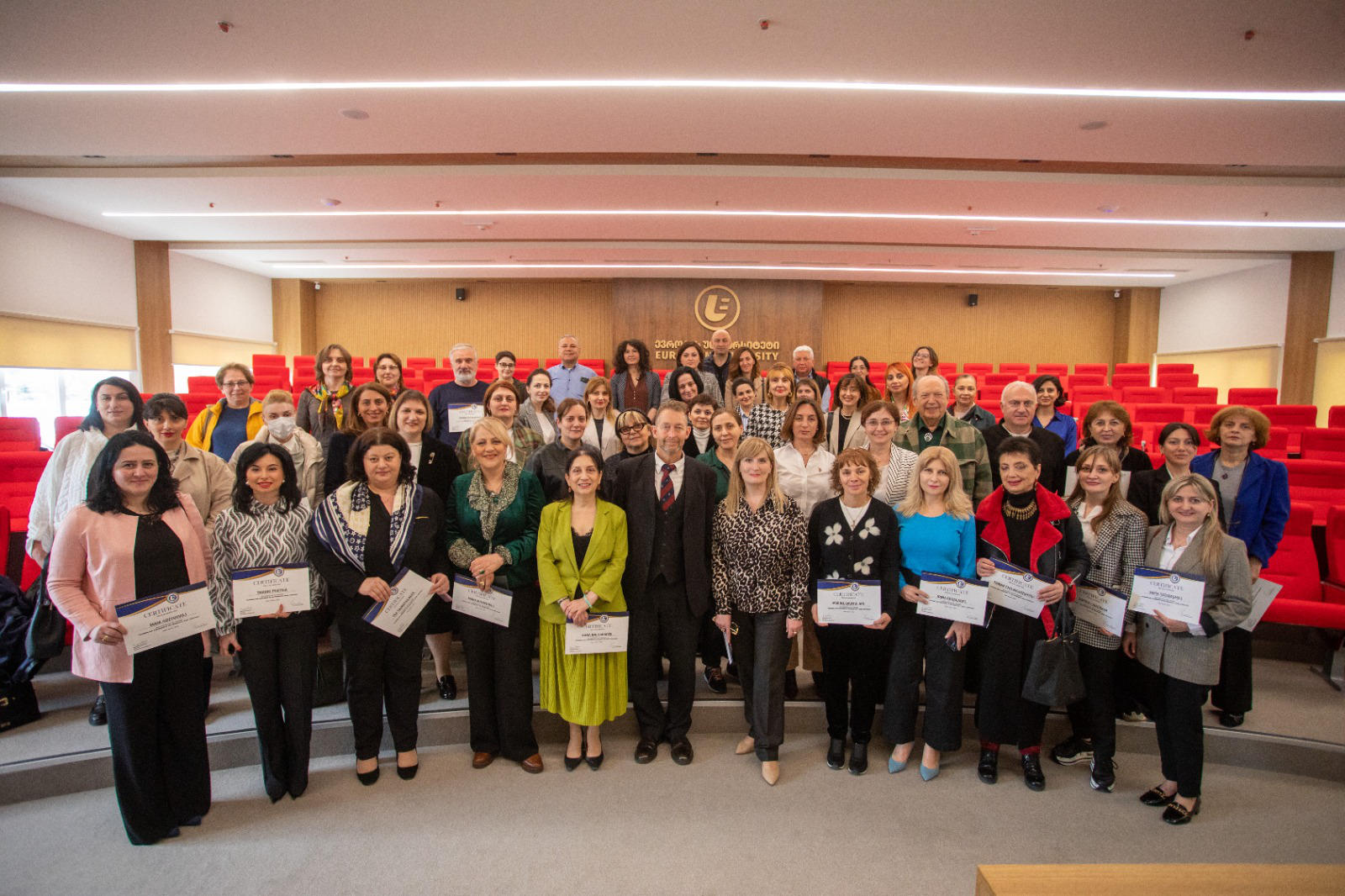 ბრიტანელმა პროფესორმა სტივენ ქეიპიმ ევროპის უნივერსიტეტში ტრენინგები ჩაატარა