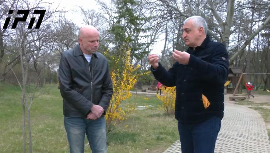 მამუკა ხაზარაძე - ივანიშვილი რომ ზეკაცად წარმოაჩინეს, თითქოს ღრუბლებში ზის და სიკეთეს აკეთებს, გამოვიდეს და ახსნას, რატომ შემოაქვს „რუსული კანონი“ - არ დავუშვებთ იმას, რომ საქართველო რუსეთს გავატანოთ