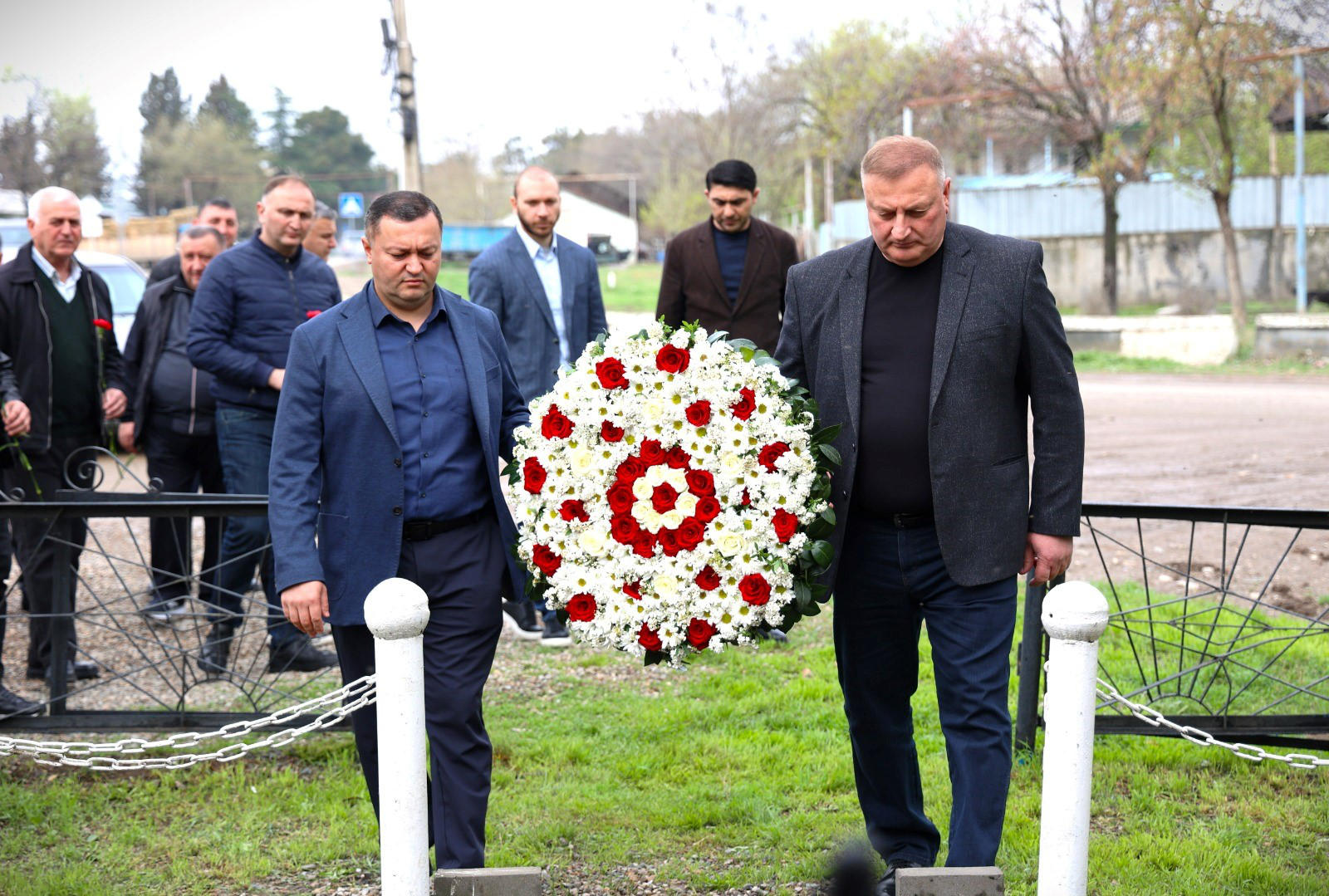 მარნეულში 9 აპრილს დაღუპულ გმირებს პატივი მიაგეს