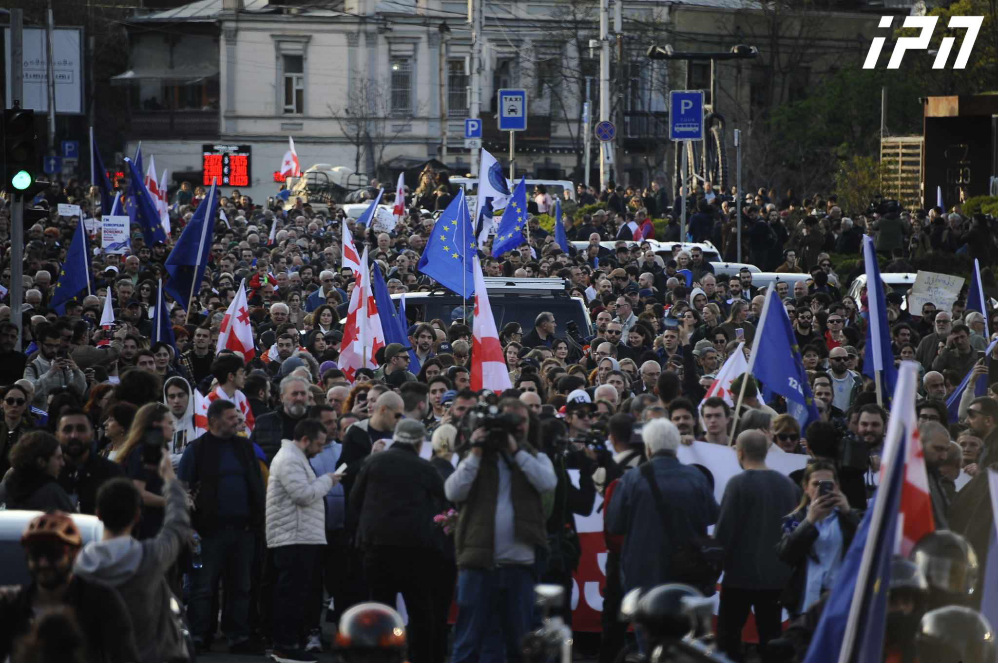 თბილისში „თავისუფლების მარში“ - “კი ევროპას! არა რუსულ კანონს!" მიმდინარეობს