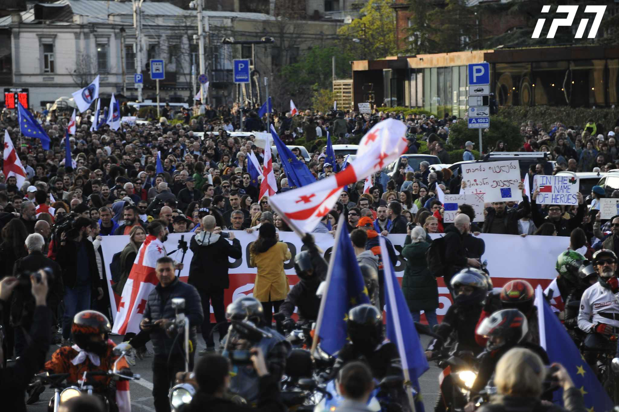 რუსთაველის გამზირზე ტრანსპორტის მოძრაობა შეიზღუდა