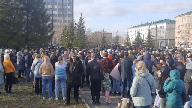 რუსეთის ქალაქ ორსკში საპროტესტო აქცია გაიმართა - მოსახლეობა წყალდიდობის შედეგად მიყენებული ზარალის კომპენსაციას ითხოვს