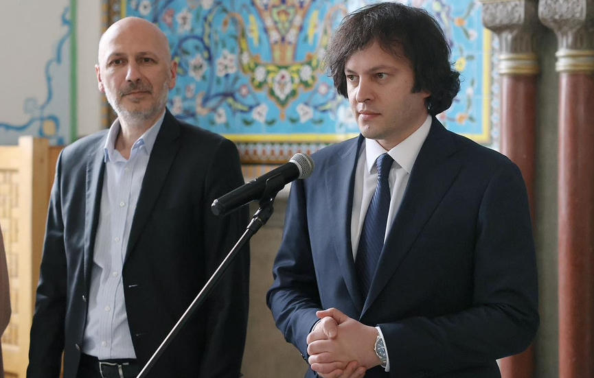 მუსლიმი თემი რამადან-ბაირამს თბილისის ჯუმა-მეჩეთში ზეიმობს