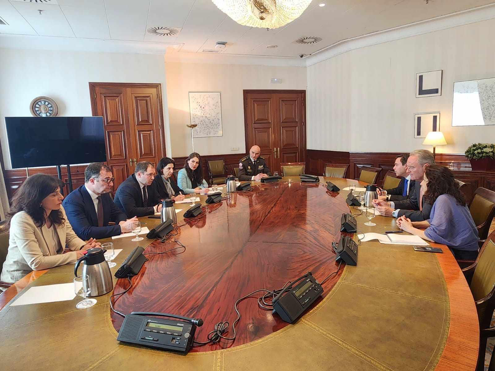 საგარეო ურთიერთობათა კომიტეტის დელეგაცია ესპანეთის დეპუტატთა პალატის თავდაცვის კომიტეტის თავმჯდომარეს შეხვდა