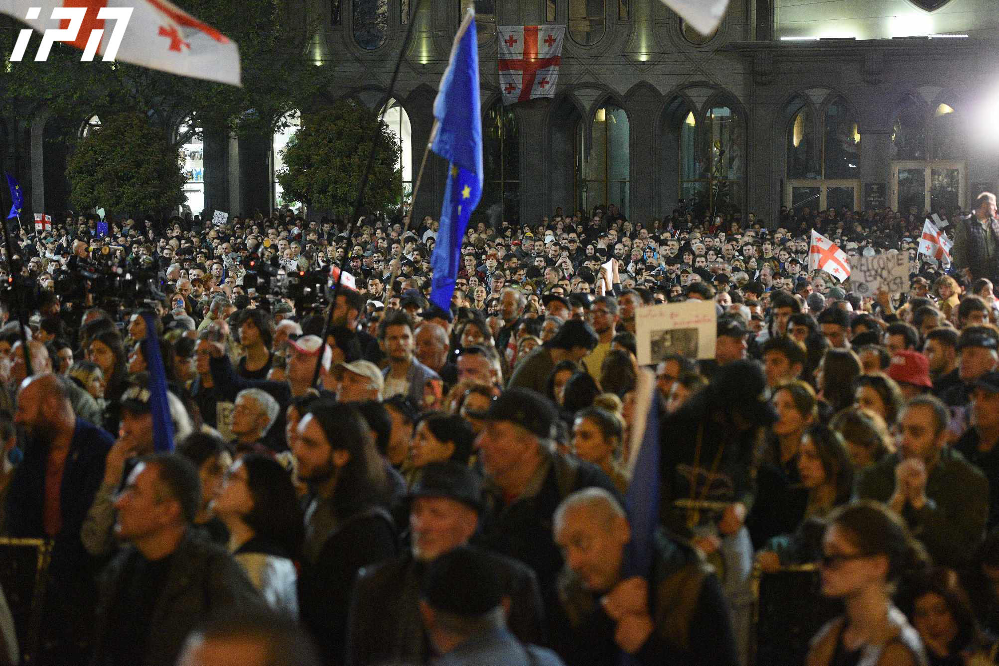 პარლამენტთან აქცია “კი ევროპას! არა რუსულ კანონს!“ მიმდინარეობს - რუსთაველის გამზირი გადაკეტილია