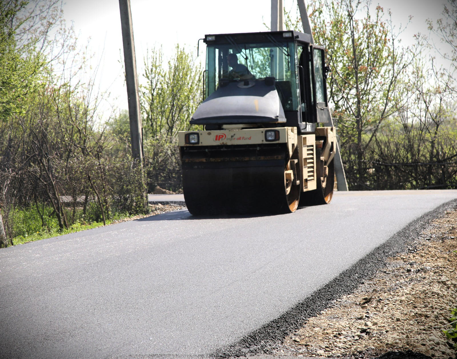 მარნეულის მუნიციპალიტეტის სოფელ დიოკნისში შიდა საუბნო გზების სამშენებლო სამუშაოები მიმდინარეობს