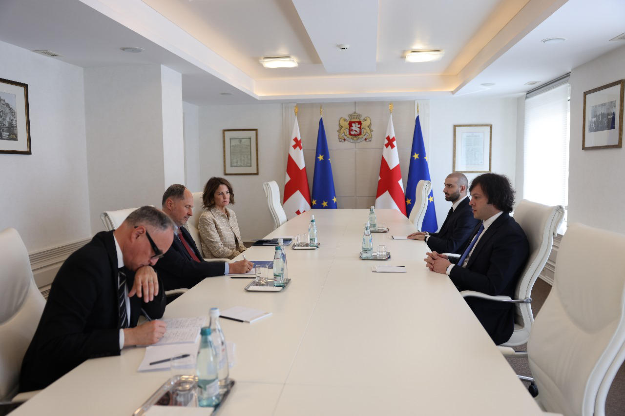 საქართველოს მთავრობა - პრემიერ-მინისტრმა და ელჩებმა შეხვედრაზე „უცხოური გავლენის გამჭვირვალობის შესახებ“ კანონპროექტი განიხილეს - ირაკლი კობახიძემ აღნიშნა, რომ კანონი სრულად შეესაბამება ყველა ძირითად სამართლებრივ პრინციპს