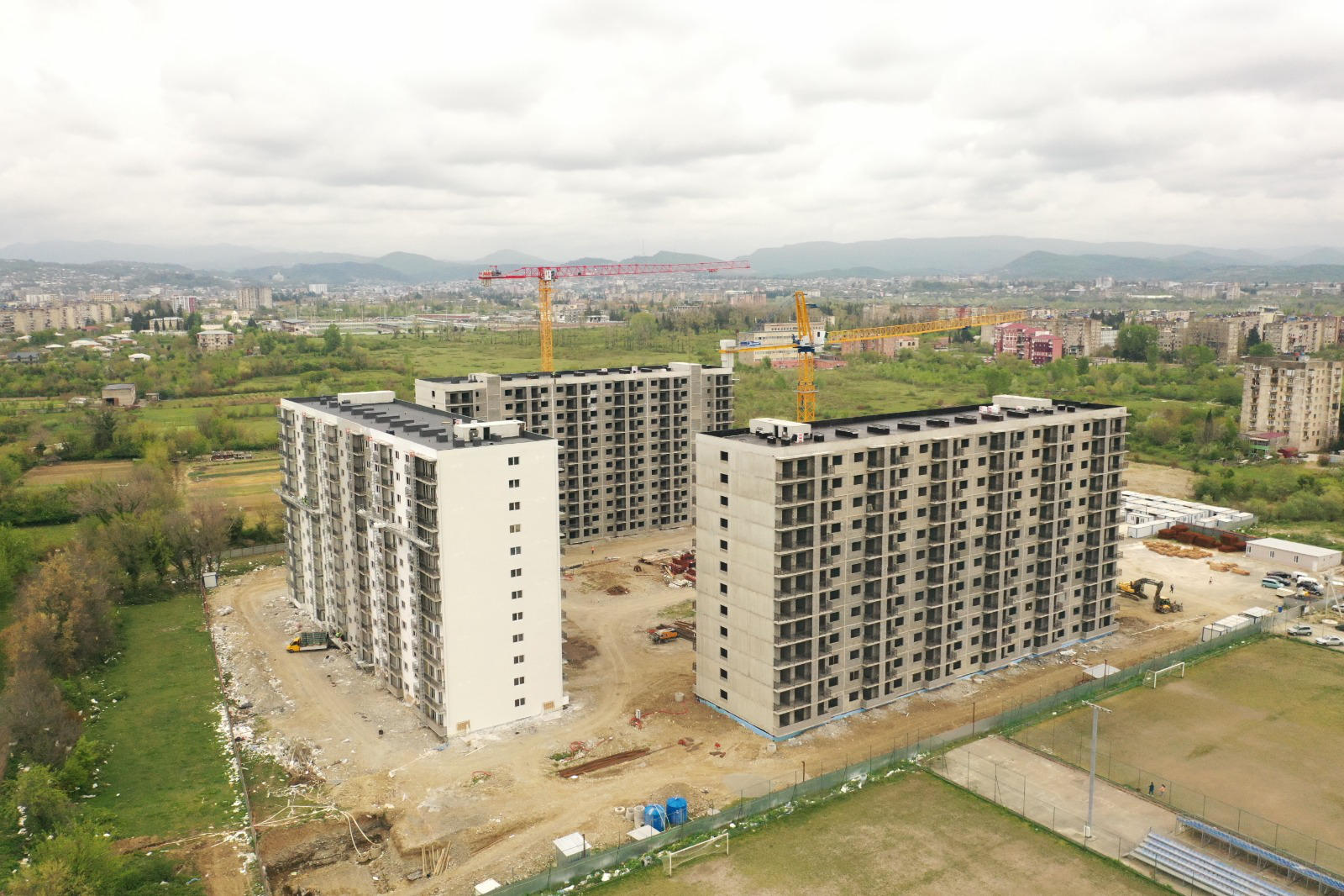 ჯანდაცვის სამინისტრო - ქუთაისში, ნიკეას ქუჩაზე, 720 დევნილი ოჯახისთვის, სამი, 12-სართულიანი კორპუსი შენდება