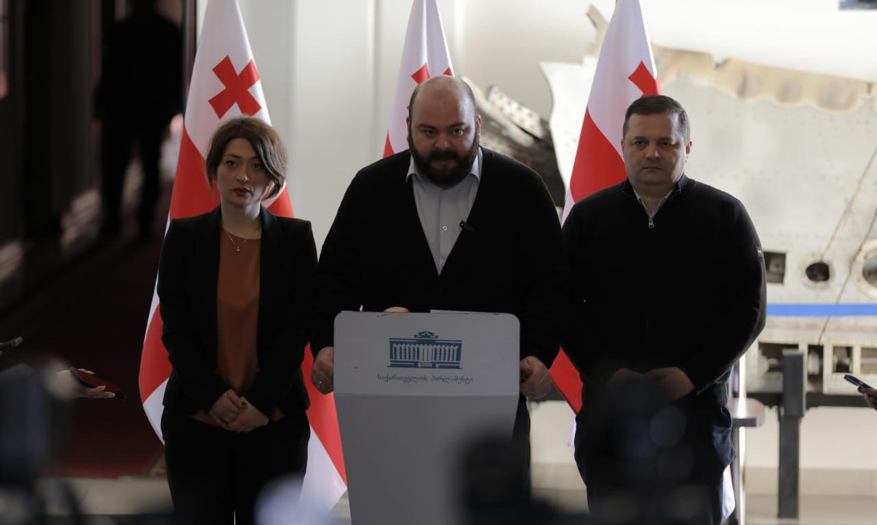 ბექა ლილუაშვილი - თუ „ოცნება“ სახელს ვერ დაარქმევს მტერს და ვერ მიმართავს „რუსულ“ კანონს კონკრეტულად ოკუპანტის წინააღმდეგ, გამოჩნდება, რომ მათი მიზანია საზოგადოება დაყოს მოღალატეებად და ერთმანეთს დაუპირისპიროს