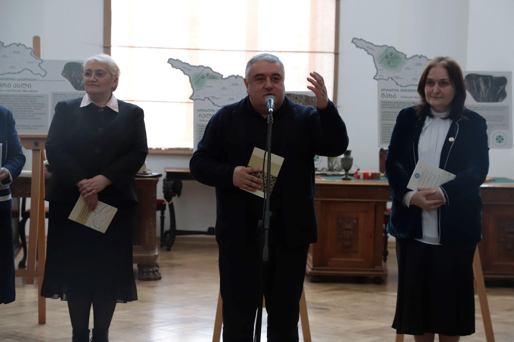 ჯაბა სამუშიამ თსუ-ში სამეცნიერო კონფერენცია და გამოფენა გახსნა