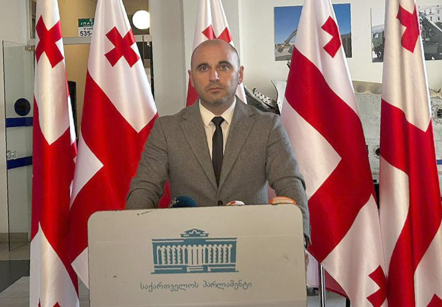 ლევან ხაბეიშვილი - ასი ათასობით ახალგაზრდა აპროტესტებდა შარშან და აპროტესტებს დღესაც, ივანიშვილის პარტია კი ხელის გადაგრეხით ესაუბრება საზოგადოებას - ეს კანონი ქართველ ხალხს არ სჭირდება