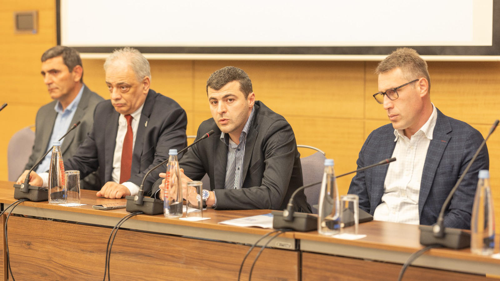 სახმელეთო ტრანსპორტის სააგენტოს ინიციატივით, შეზღუდული ტიპის ნებართვების გაცემის წესის შემუშავების პროცესში ასოციაციები ჩაერთვებიან