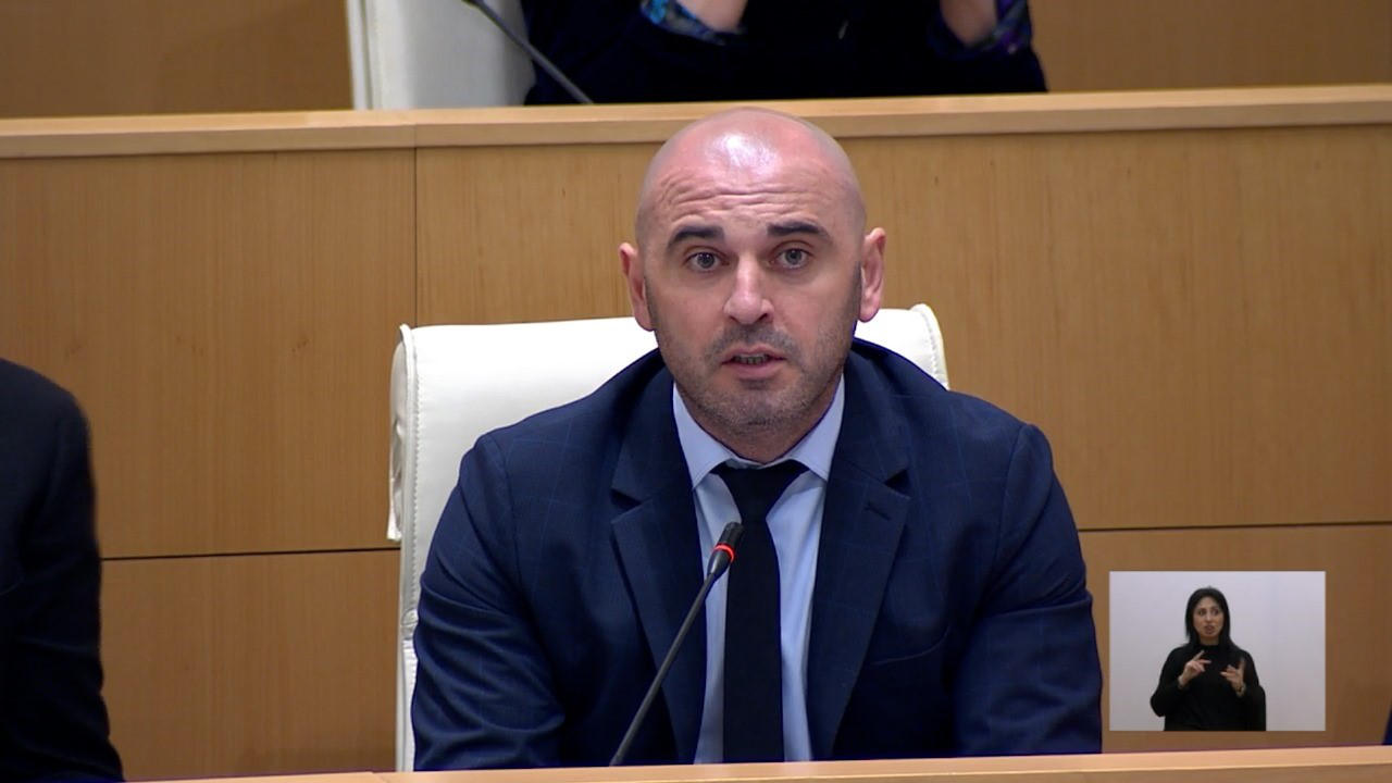 ლევან ხაბეიშვილი უმრავლესობას - რამდენიმე თვეში არჩევნებია, რატომ არ შეგიძლიათ, ეს კანონი გაიწვიოთ, არ შემოიტანოთ და ხალხს მისცეთ არჩევანის მშვიდად გაკეთების შესაძლებლობა?! - თქვენ ხართ მთავარი პროვოკატორები, მთავარი ამრევები