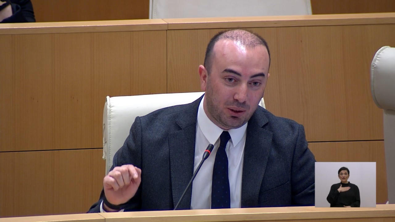 დავით ხაჯიშვილი უმრავლესობას - დიდი ალბათობით, ბიძინა ივანიშვილს უახლოეს მომავალში დაუწესდება სანქციები და მისთვის იღებთ ამ კანონს