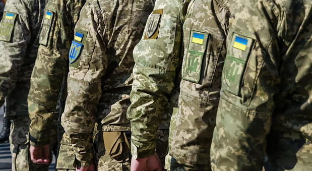 ვოლოდიმირ ზელენსკის მიერ ხელმოწერილი კანონი, რომელიც უკრაინაში მობილიზაციის, სამხედრო აღრიცხვისა და სამხედრო სამსახურის გავლასთან დაკავშირებული ცალკეული საკითხების გაუმჯობესებას ითვალისწინებს, ძალაში 17 მაისს შევა