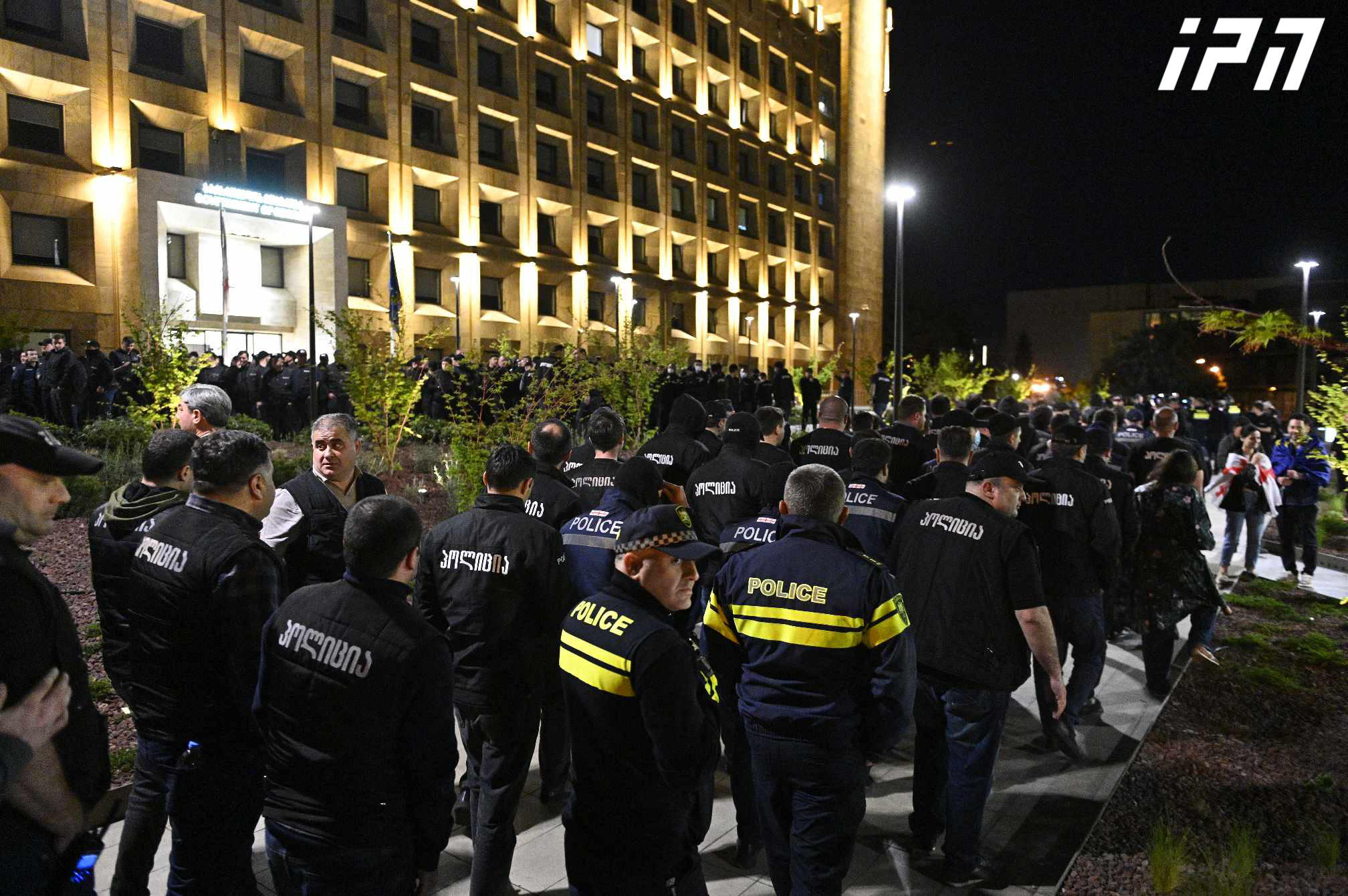 მთავრობის ადმინისტრაციასთან სამართალდამცველებმა ერთი პირი დააკავეს