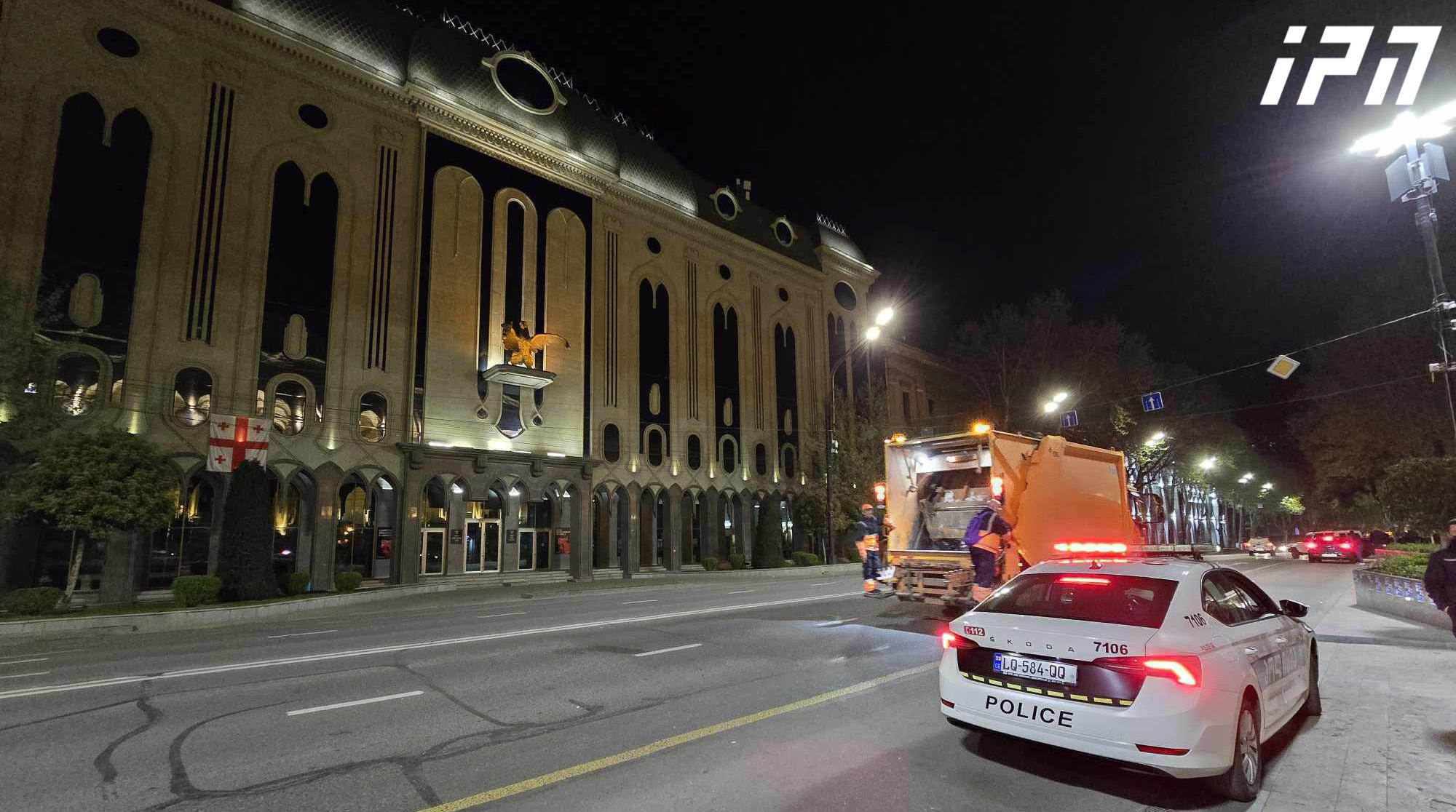 რუსთაველის გამზირზე, სადაც საპროტესტო აქცია მიმდინარეობდა, ტრანსპორტის მოძრაობა აღდგა - პარლამენტის მიმდებარედ კვლავ რჩება დემონსტრანტთა ნაწილი