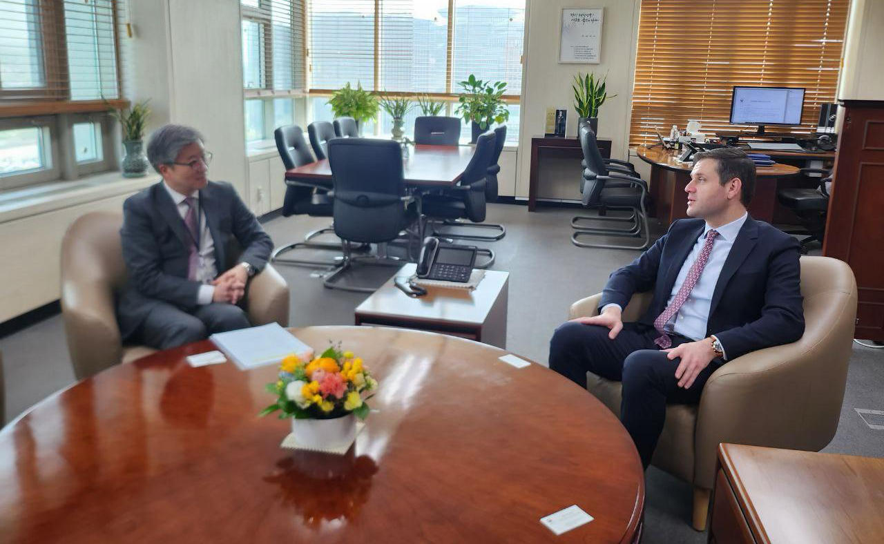 გენადი არველაძე კორეის რესპუბლიკის საგარეო საქმეთა მინისტრის მოადგილეს შეხვდა