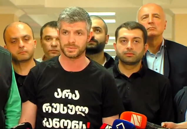 ირაკლი კუპრაძე სასამართლო დარბაზიდან გაათავისუფლეს