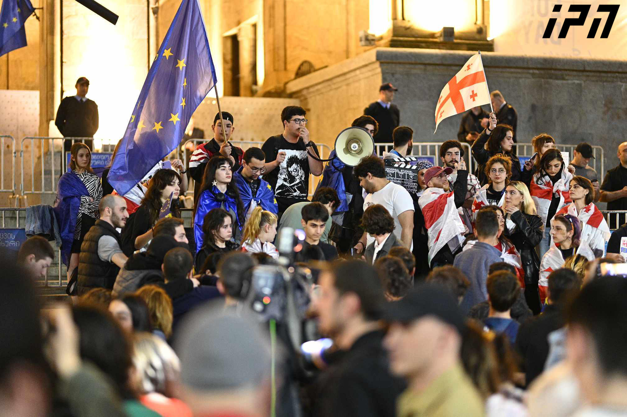 პარლამენტთან „უცხოური გავლენის გამჭვირვალობის შესახებ” კანონპროექტის საწინააღმდეგო აქცია მიმდინარეობს